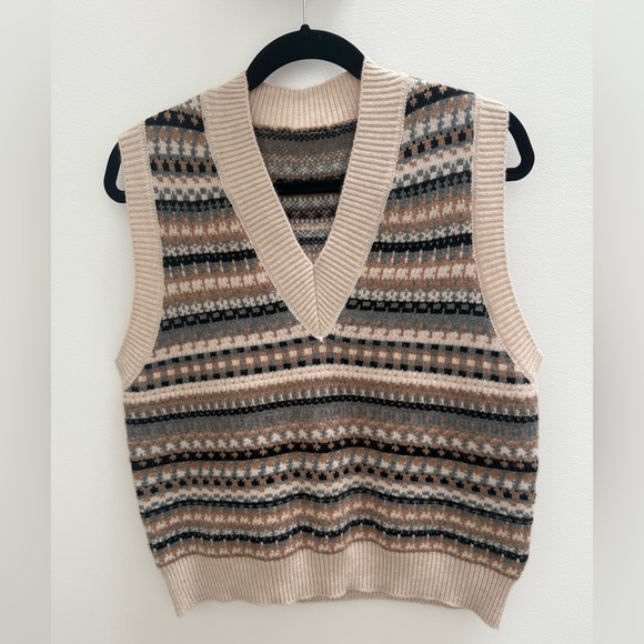 Vest. - Picture 2 of 4